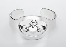 Load image into Gallery viewer, CLADDAGH BANGLE
